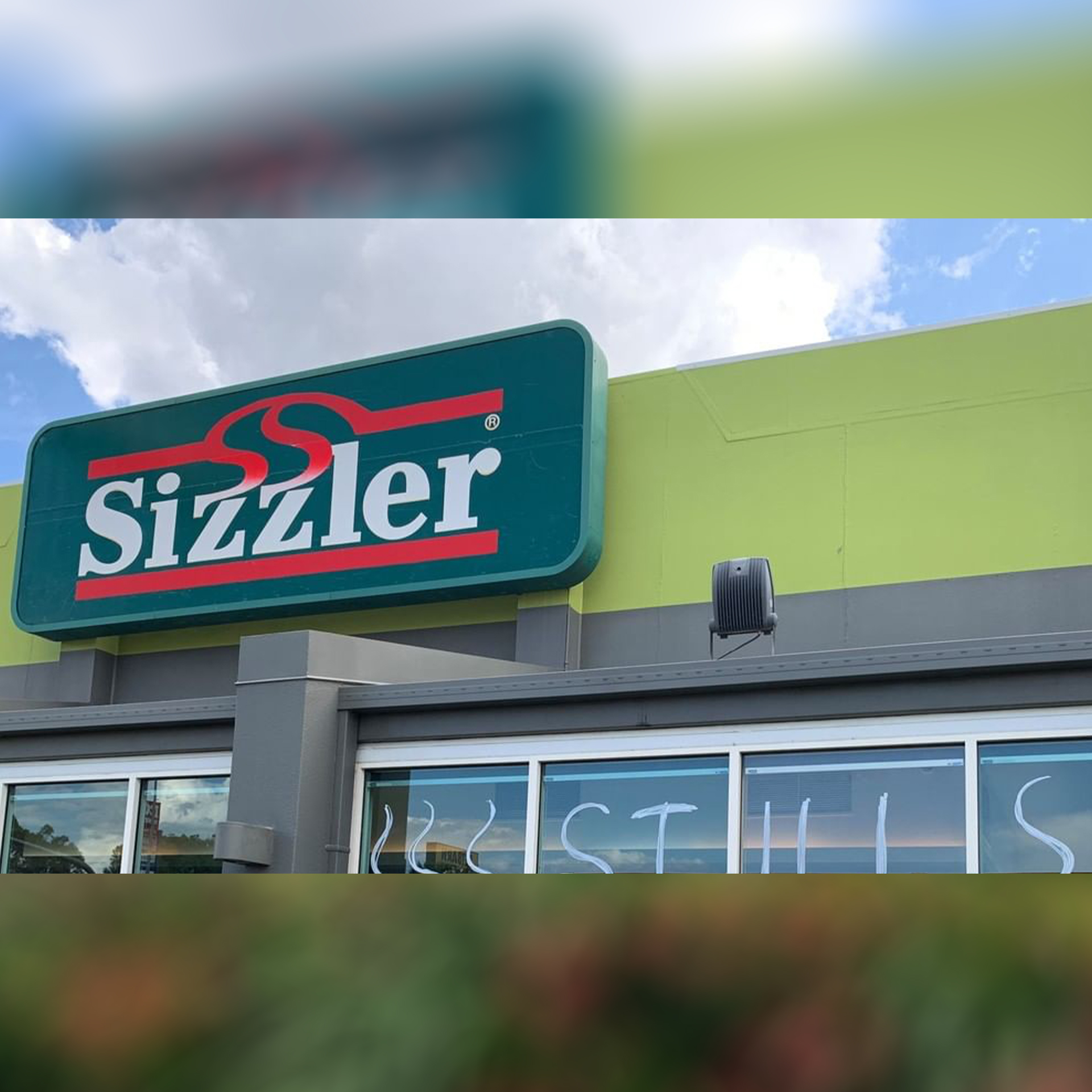 HIGHLIGHT: Sizzler Might Be Closing Down So Let's All Enjoy One Last Meal There Together!