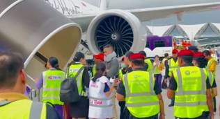 1 death as turbulence rocks London to Singapore flight