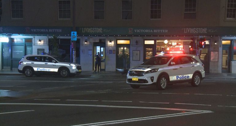 Gunmen rob pub in Sydney's inner west sparking police investigation