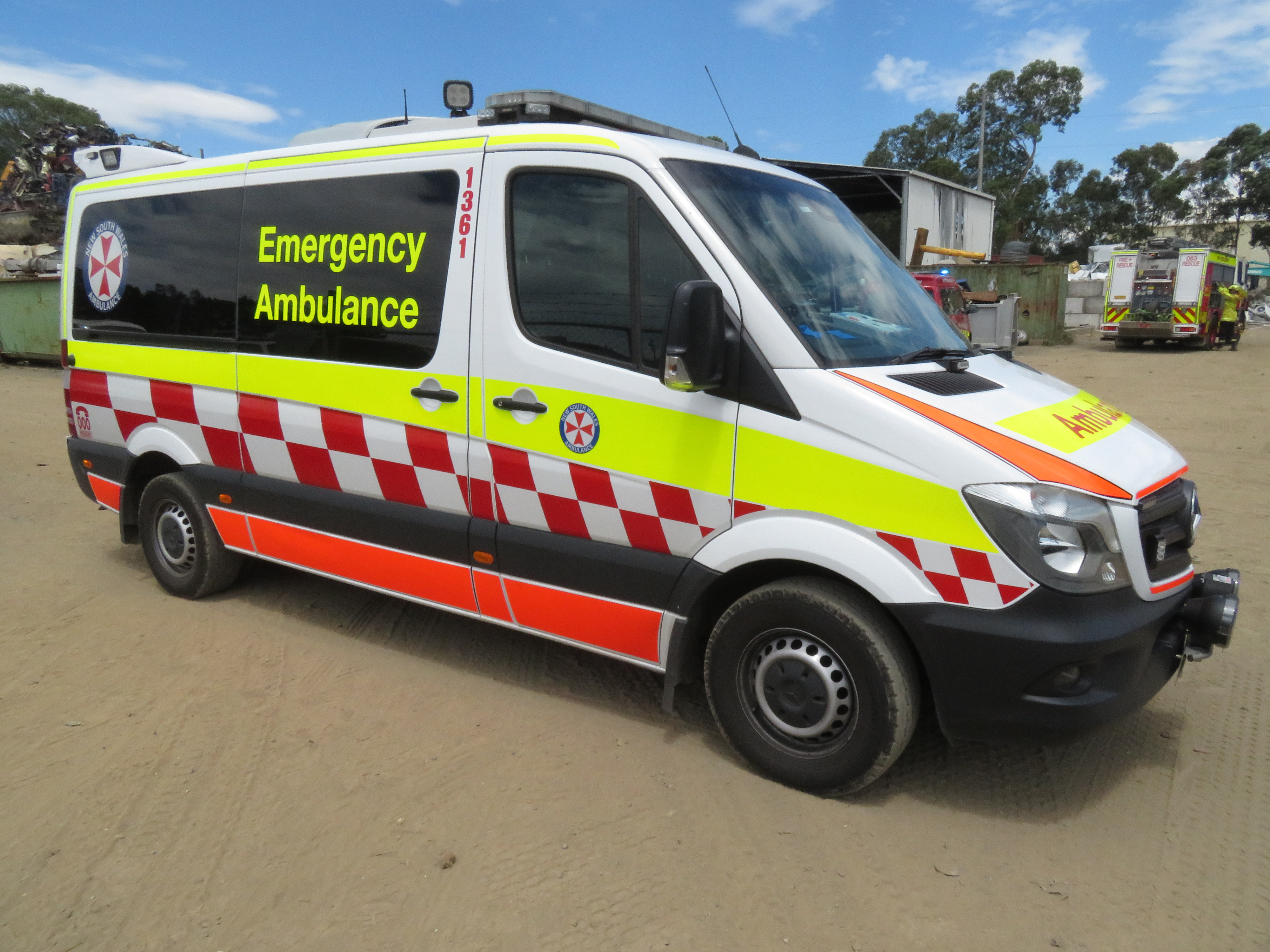 Man taken to hospital following early morning crash in Cootamundra