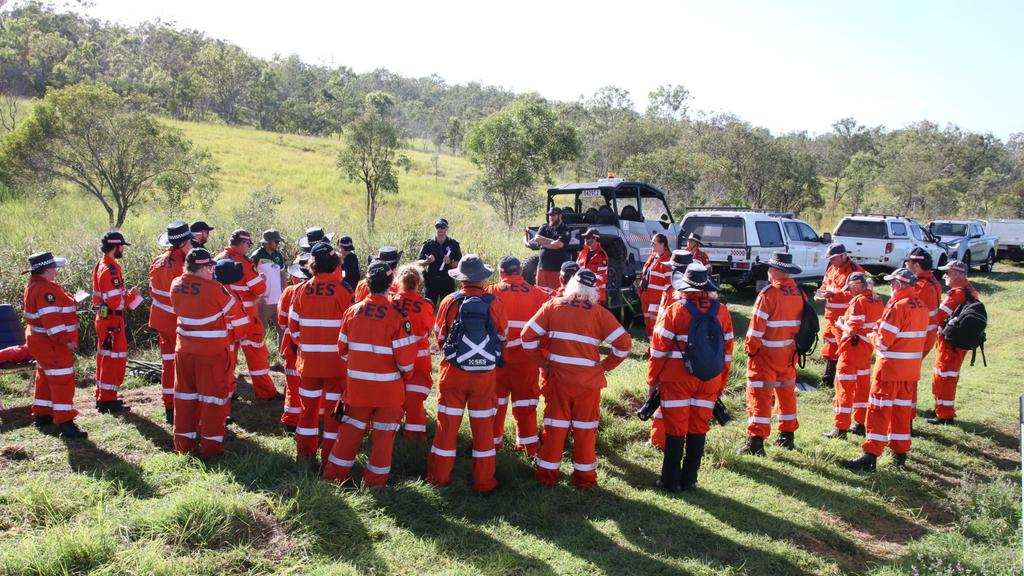 Dozens search rural property in bid to solve cold case