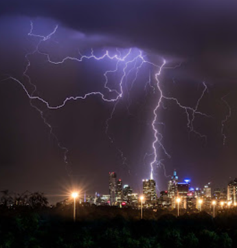 Powerful storms hit Brisbane and Gold Coast 