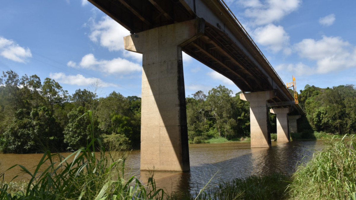 Premier says a 10-year timeline to fix the Barron River Bridge is CRAZY 