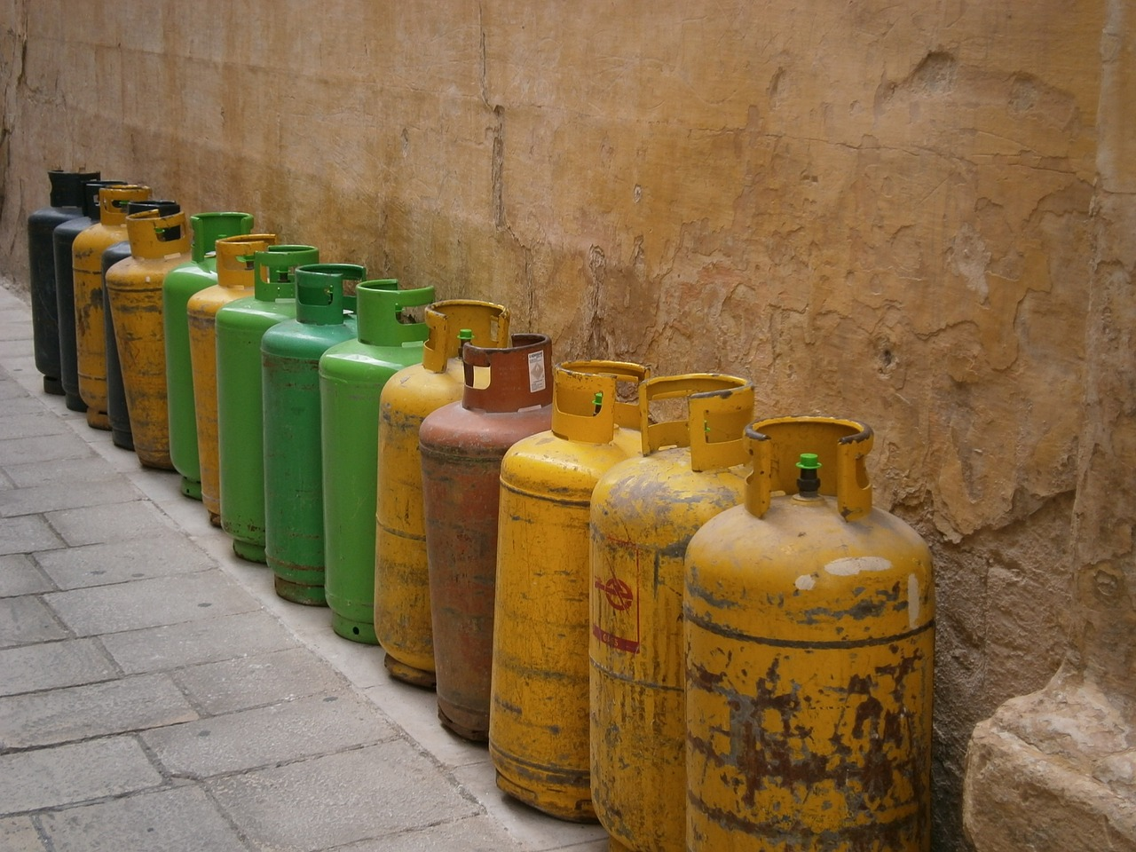 Bunnings recalls gas cylinders sold in WA