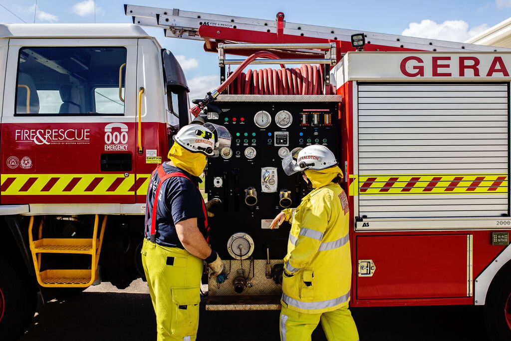 Crews manage to contain 90% of Waroona fire but threat remains