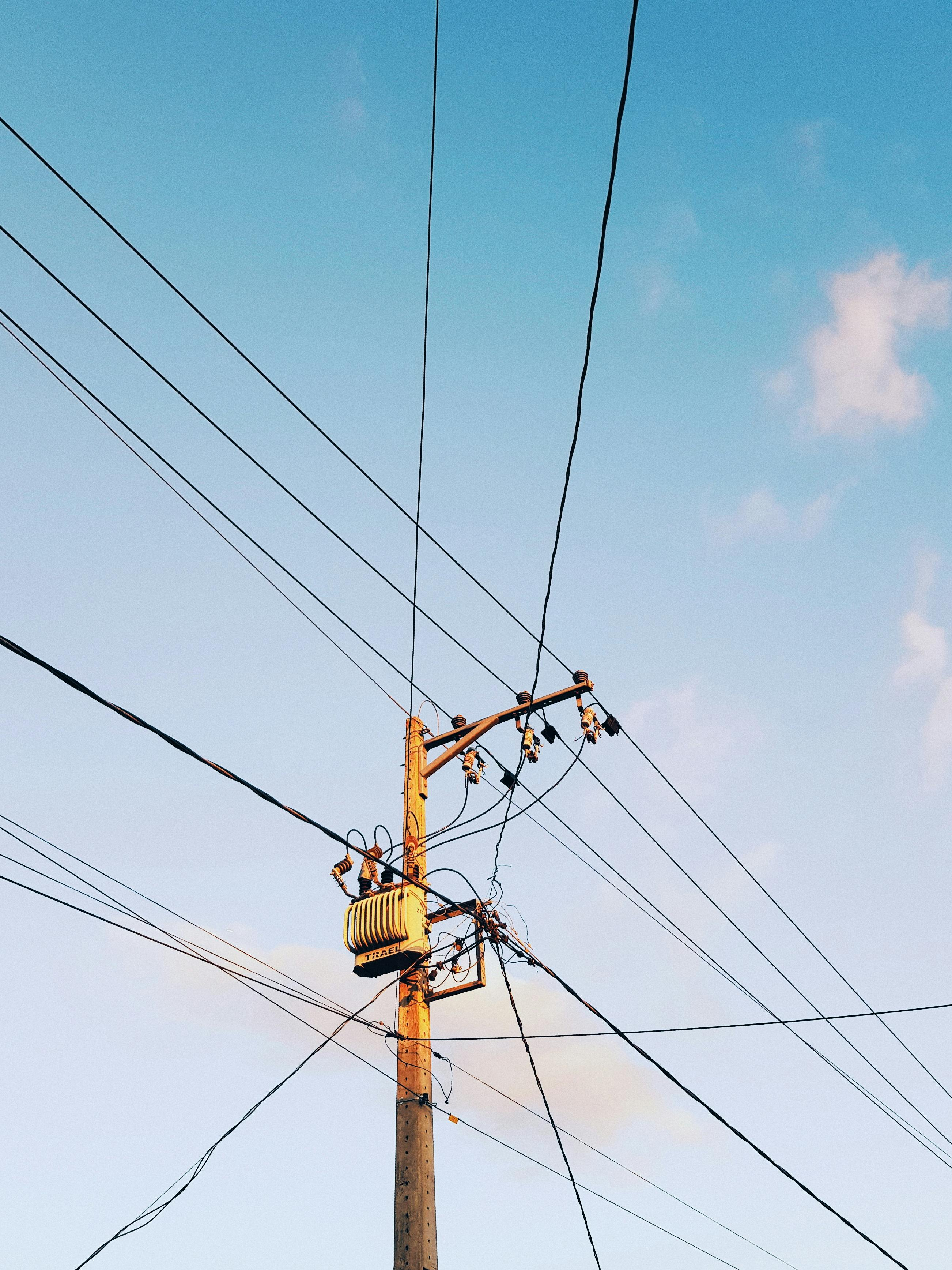 Gippsland crews work to restore power following yesterday's battering winds