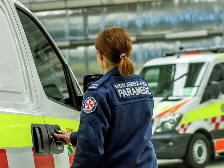 Daysdale rollover sees a man taken to Albury Hospital