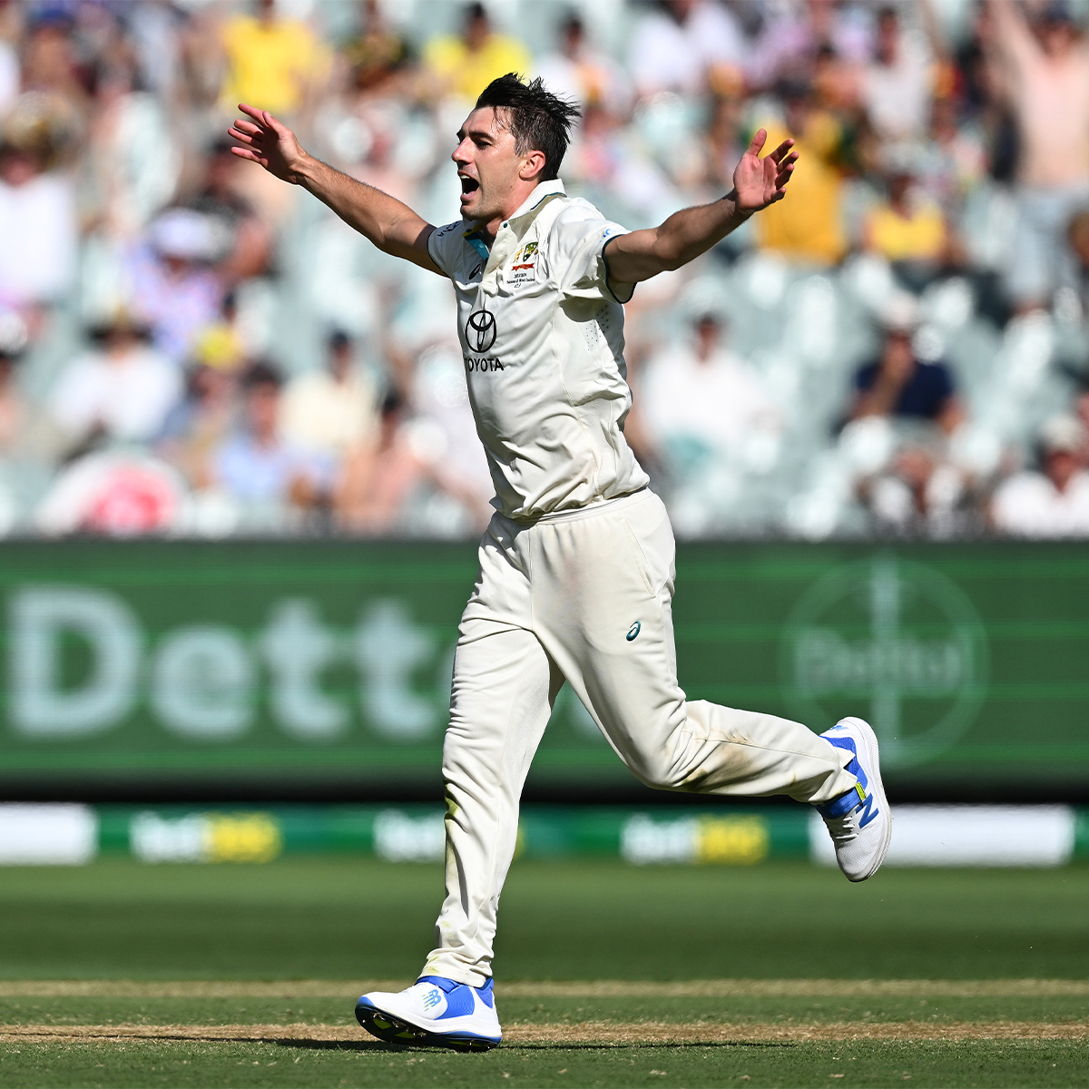 Triple M's call of Pat Cummins's 5 wicket haul at the MCG