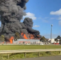 Raging chemical fire in Melbourne tipped to take days to contain