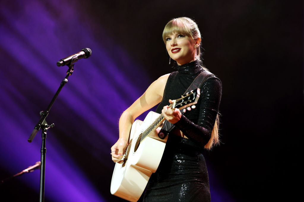 Taylor Swift Makes Good Promise To Girl In Hospital