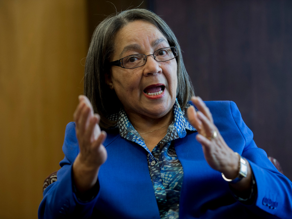 De Lille visits high-water users as dam levels sit at 25%