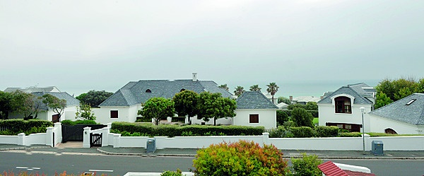 Markus Jooste plot of land in Hermanus a matter of curiosity