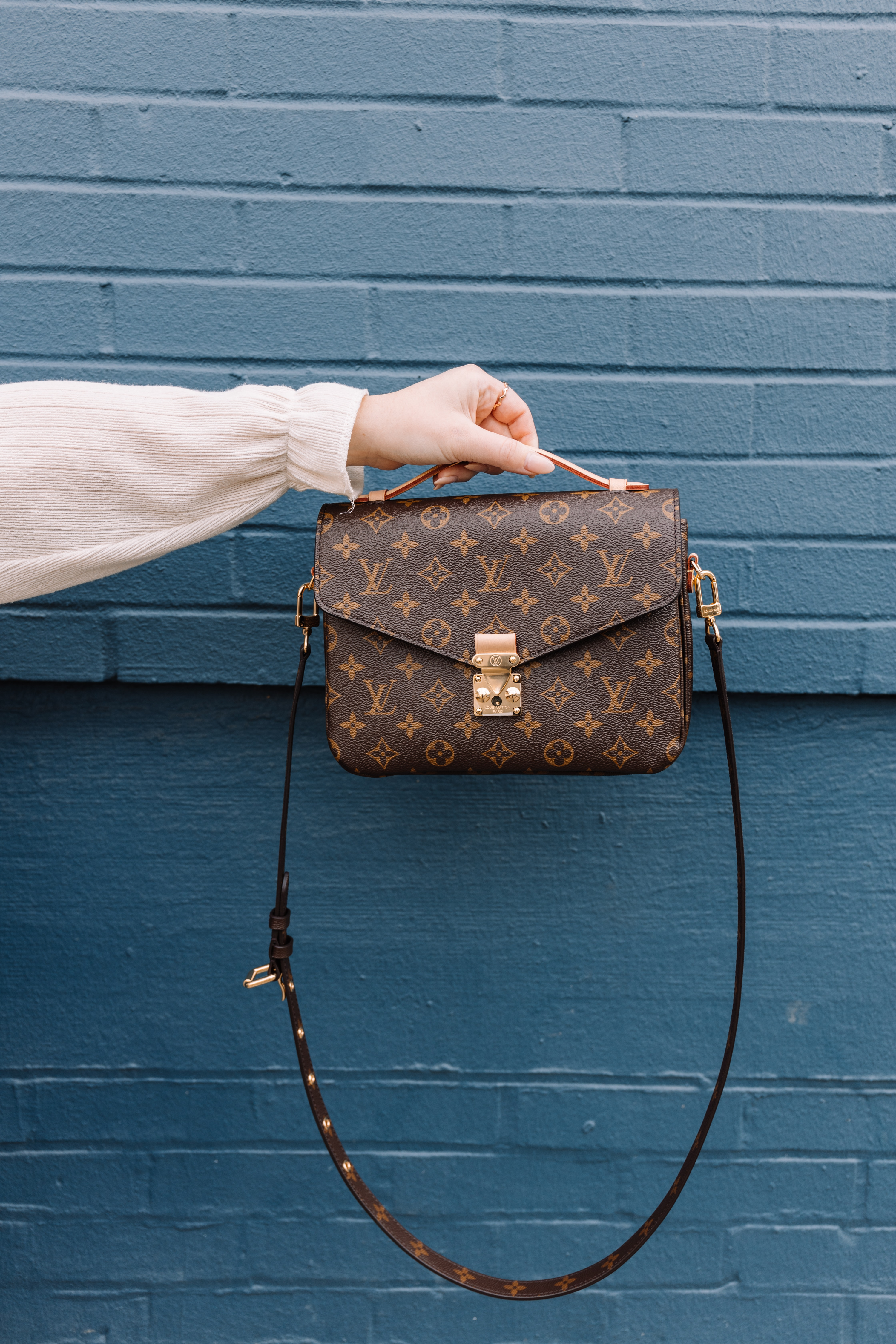  LV denies claims shop sold fake bag to customer