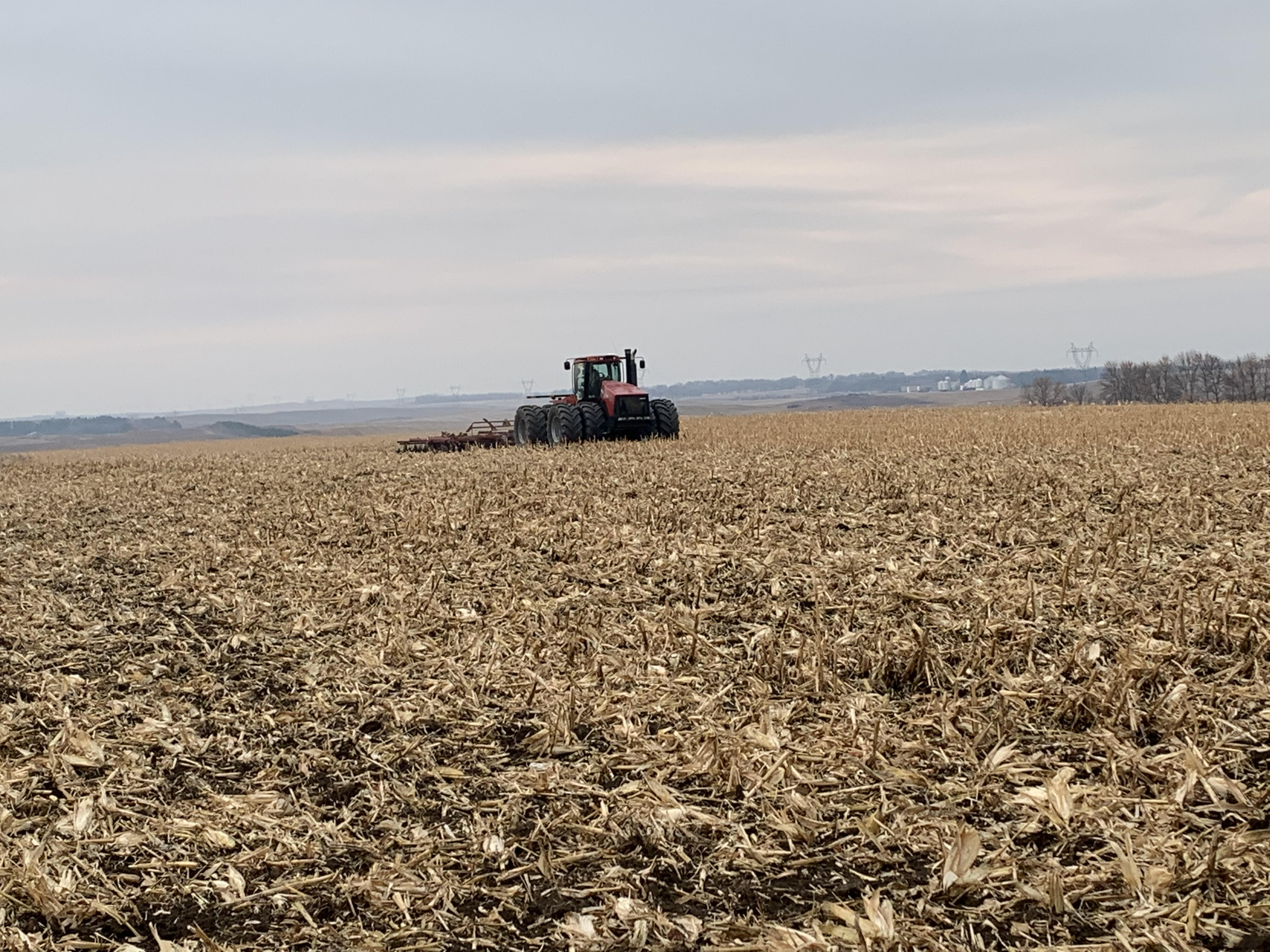 Morning Ag News, November 12, 2021: Farmers working on field work before freeze up