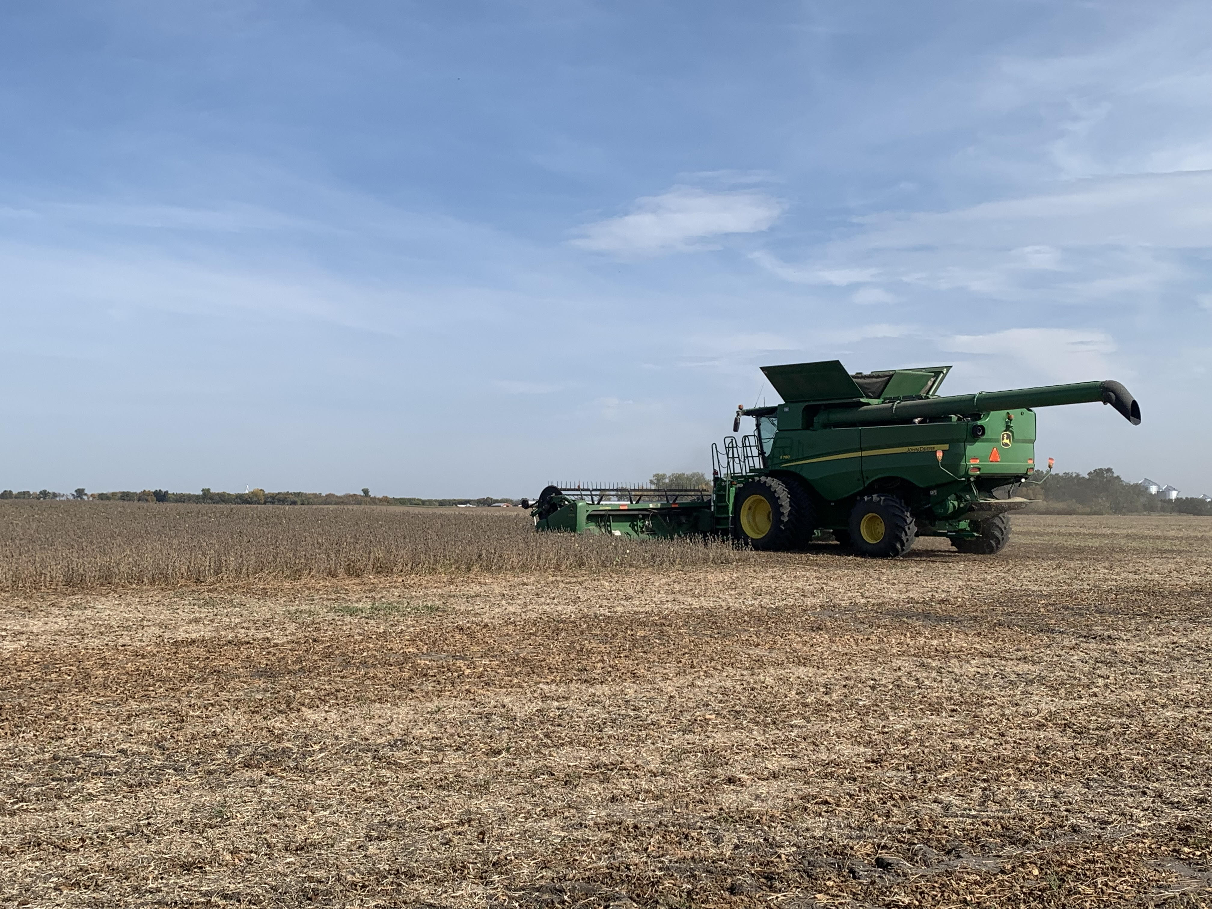 Mid-morning Ag News, October 4, 2021: Farmers working on corn and soybean harvests in central North Dakota