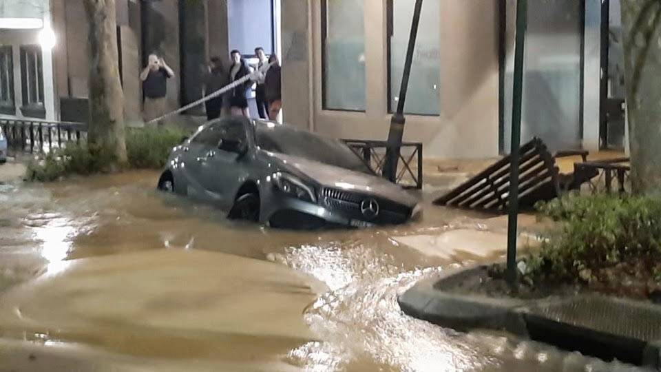 Car 'completely submerged' in sinkhole incident in Perth's west