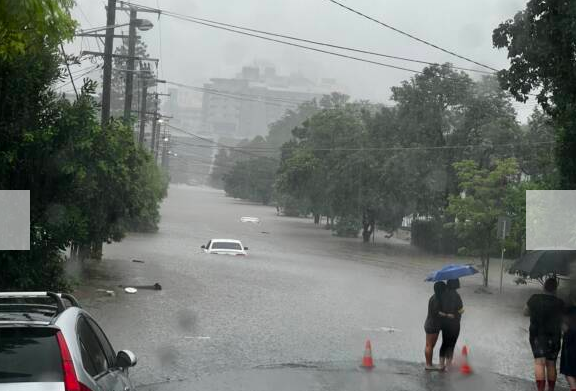 Emergency alert system needs urgent review ahead of storm season, Lord Mayor says