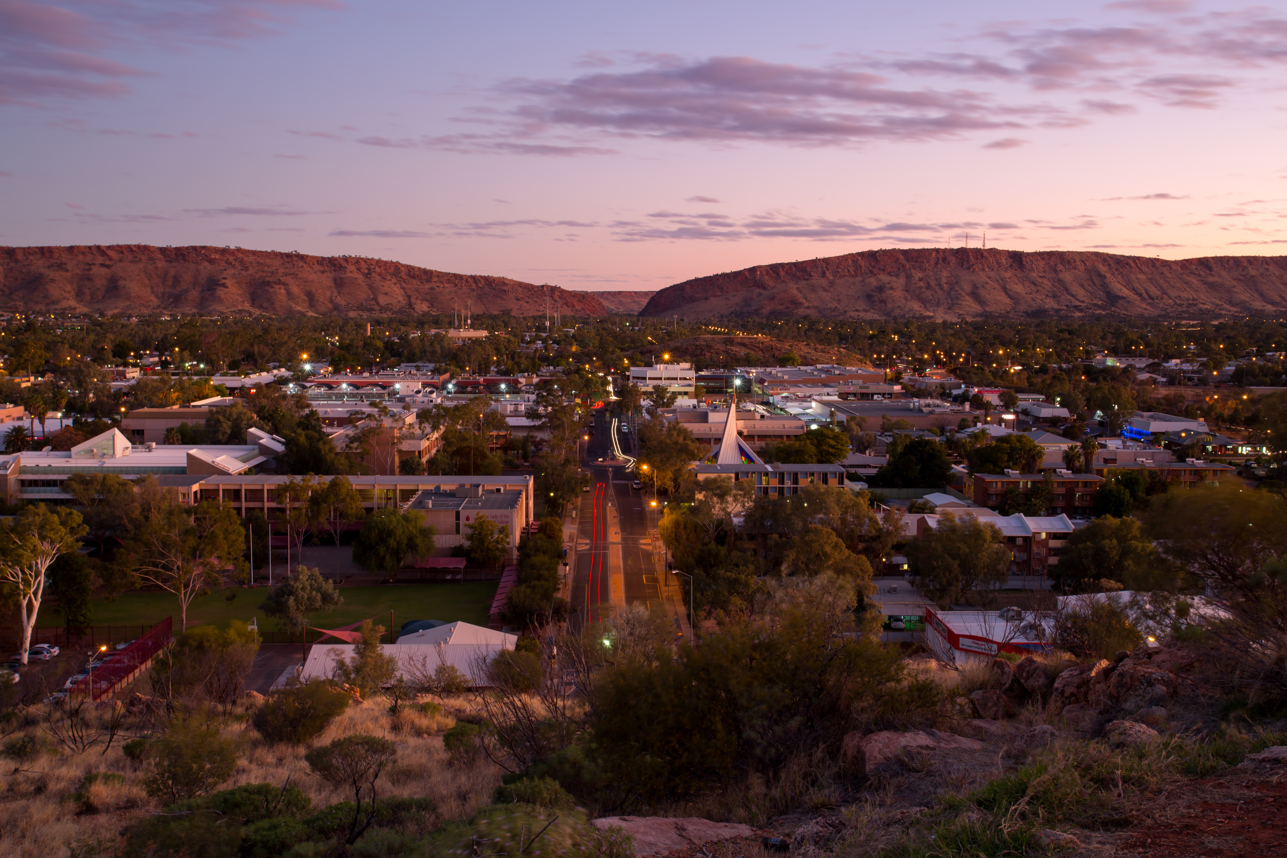 Alice Springs mayor says it's become 'hard to live' in town amid 'scary' crime wave