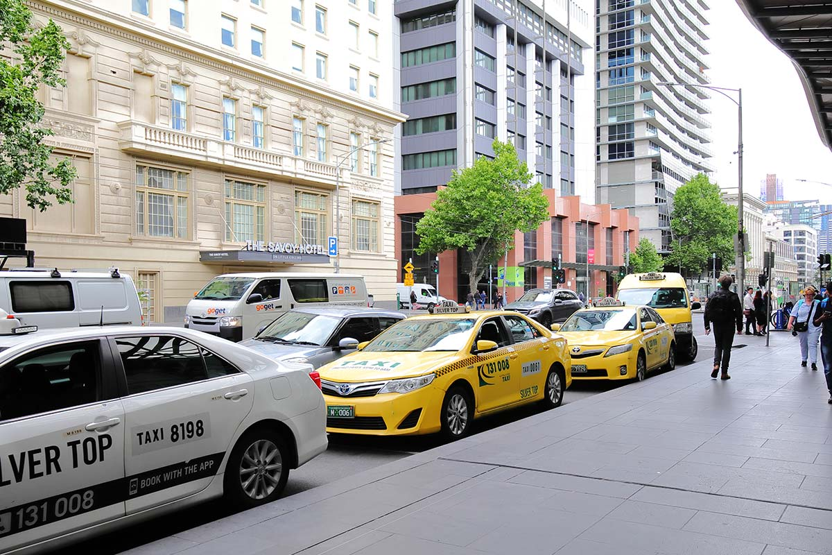 'Worsening' taxi loophole leaves Melburnians stranded