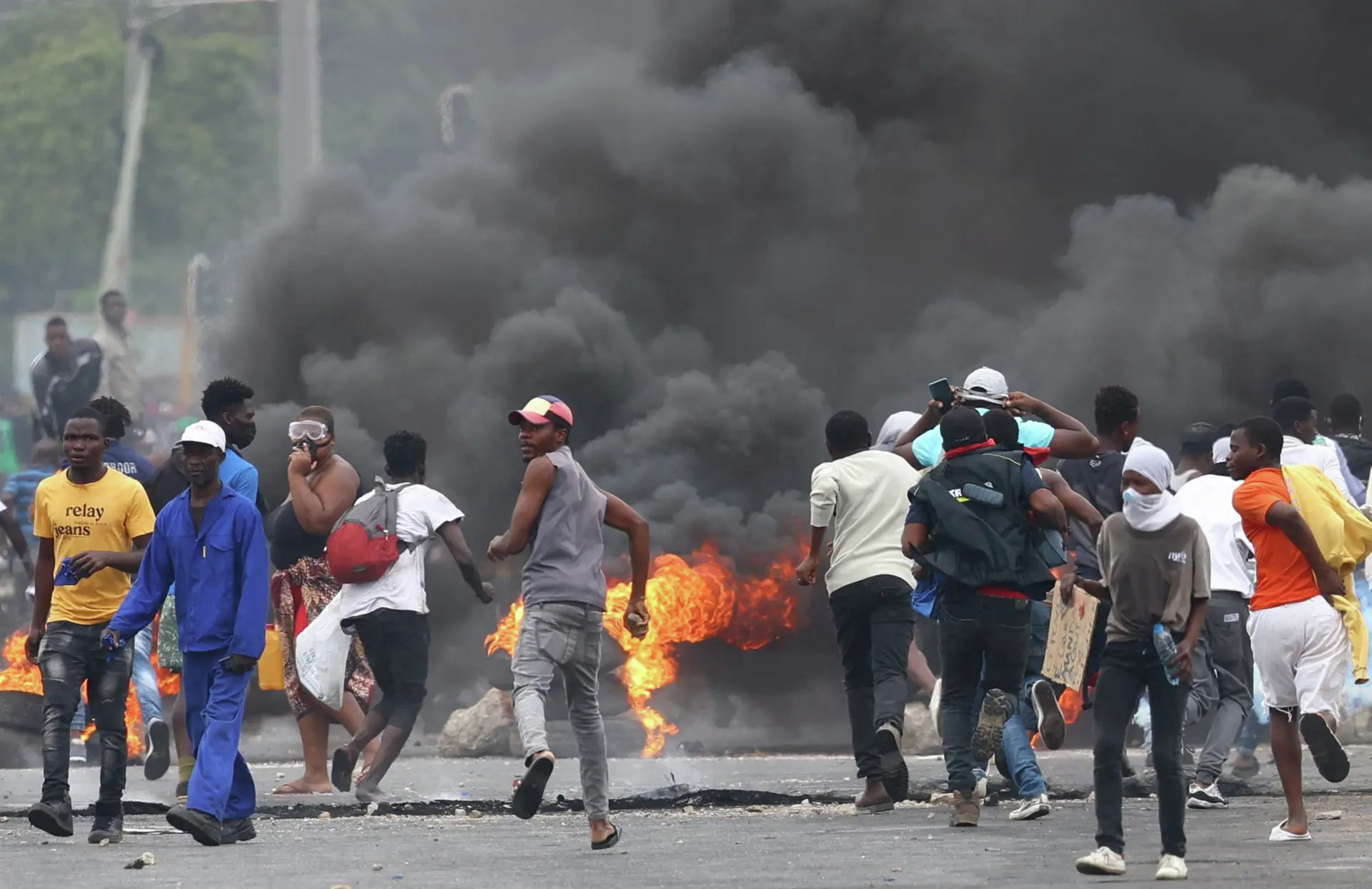 Em Moçambique, os jovens desempregados dos subúrbios das cidades lutam por “revolução”, mas “não há condições” para meses de manifestações