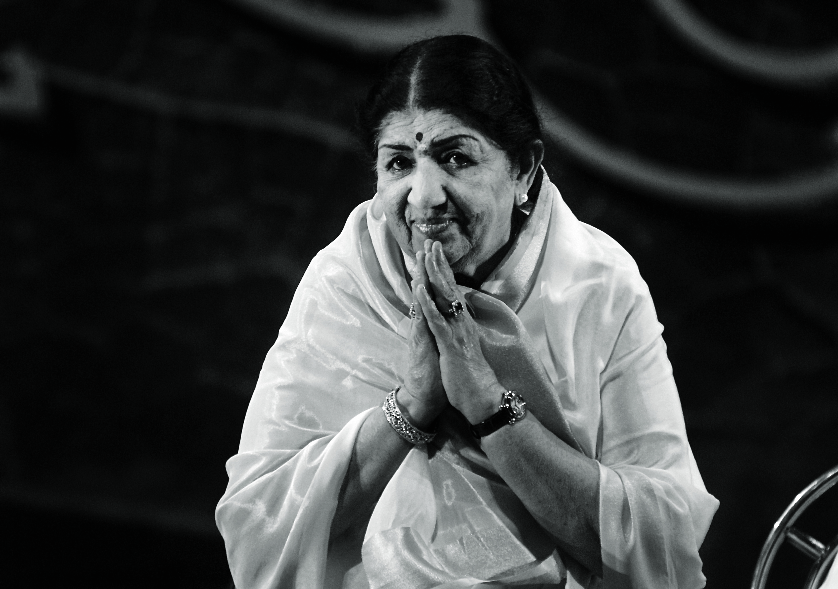 Lata Mangeshkar, o rouxinol da Índia, uma das vozes mais gravadas da história (1929-2022)