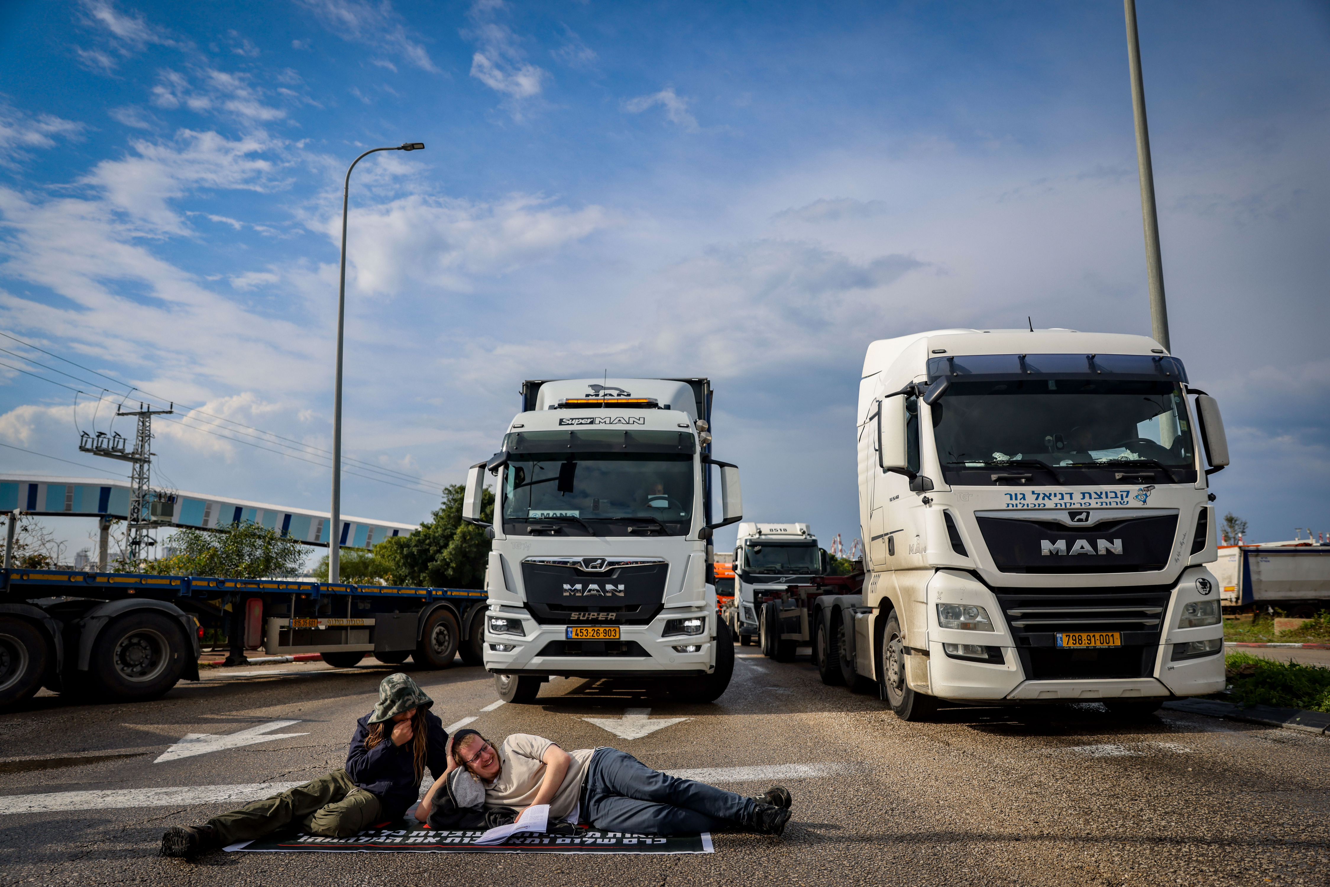 Day 182 - Israel to open port, border crossing to get aid to Gaza