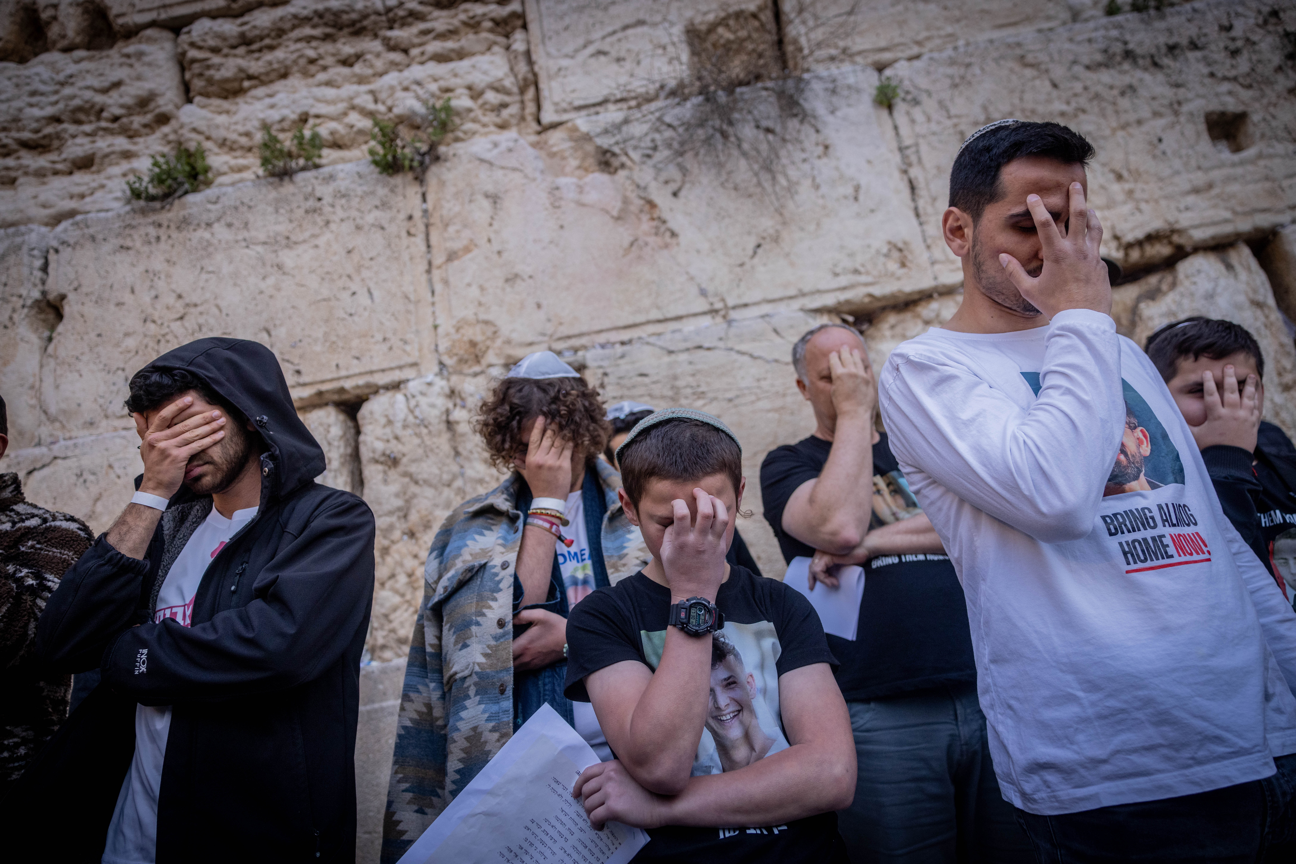 Day 168 - Kotel prayers for hostages; US rabbi reports support is hard - podcast episode cover