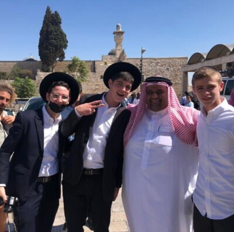 Bahraini visitors join prayer at Western Wall