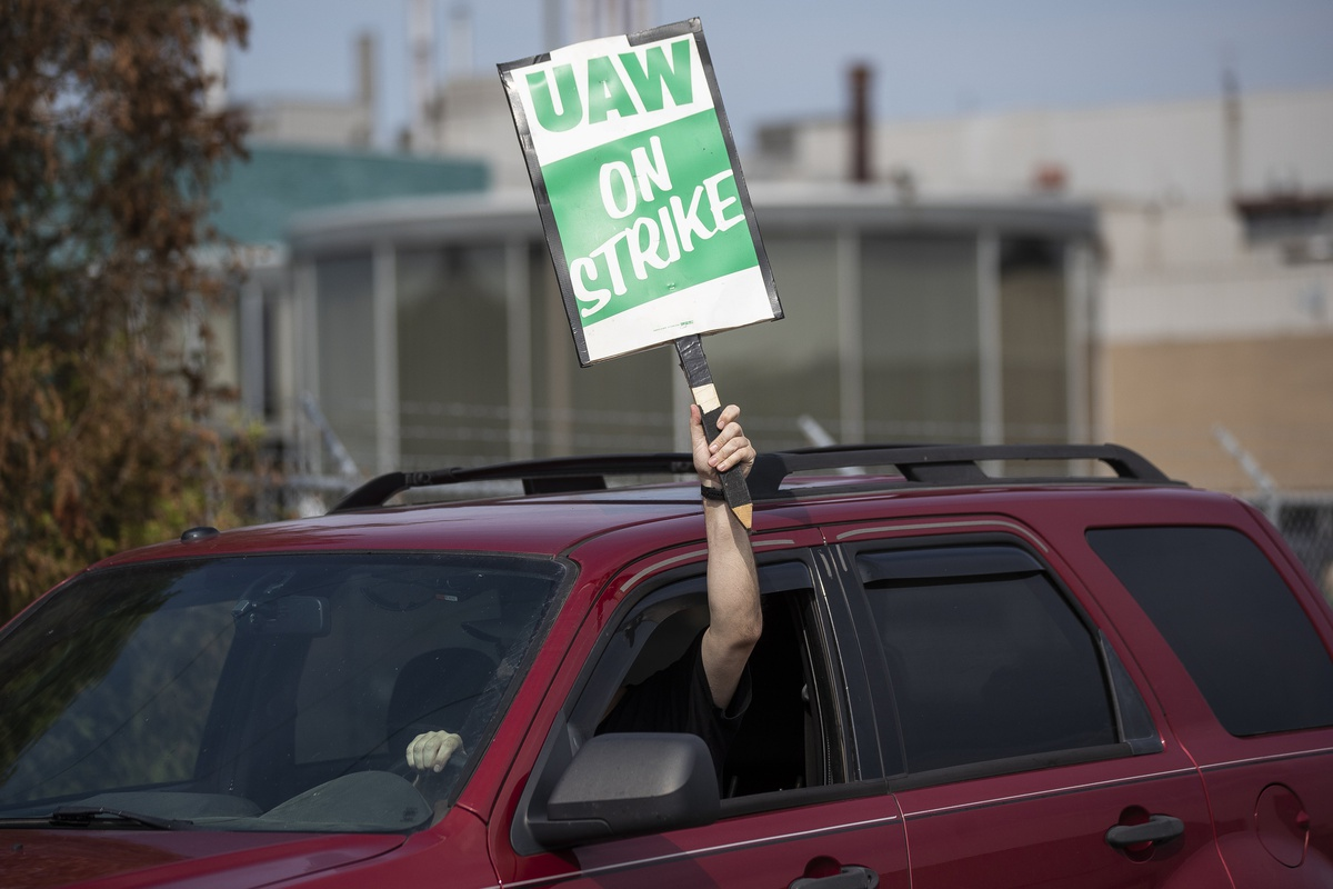 UAW strike hits IL, how hard is production being hit?