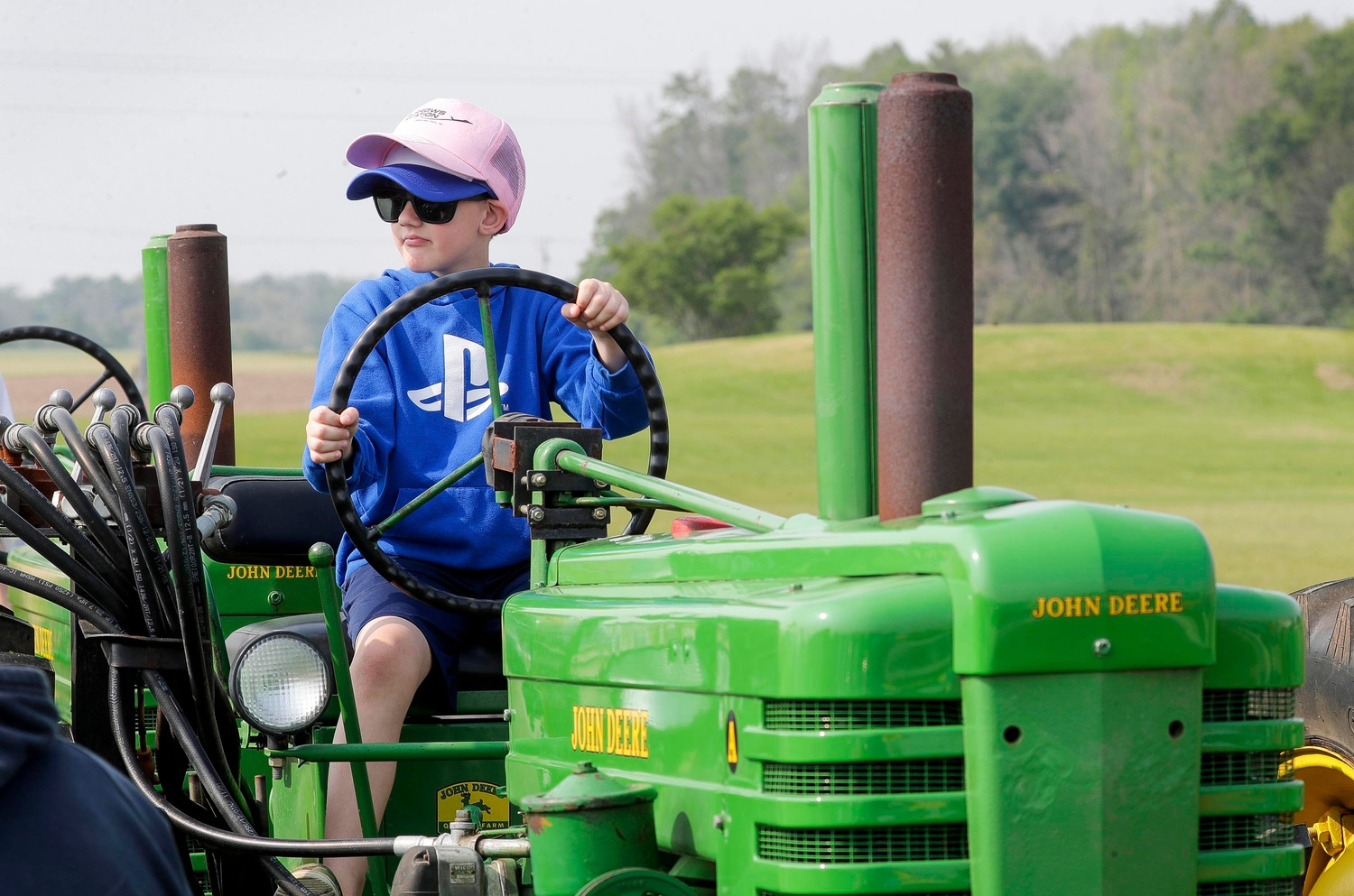 The iconic voice of the Midwest Farmer Max Armstrong announces retirement