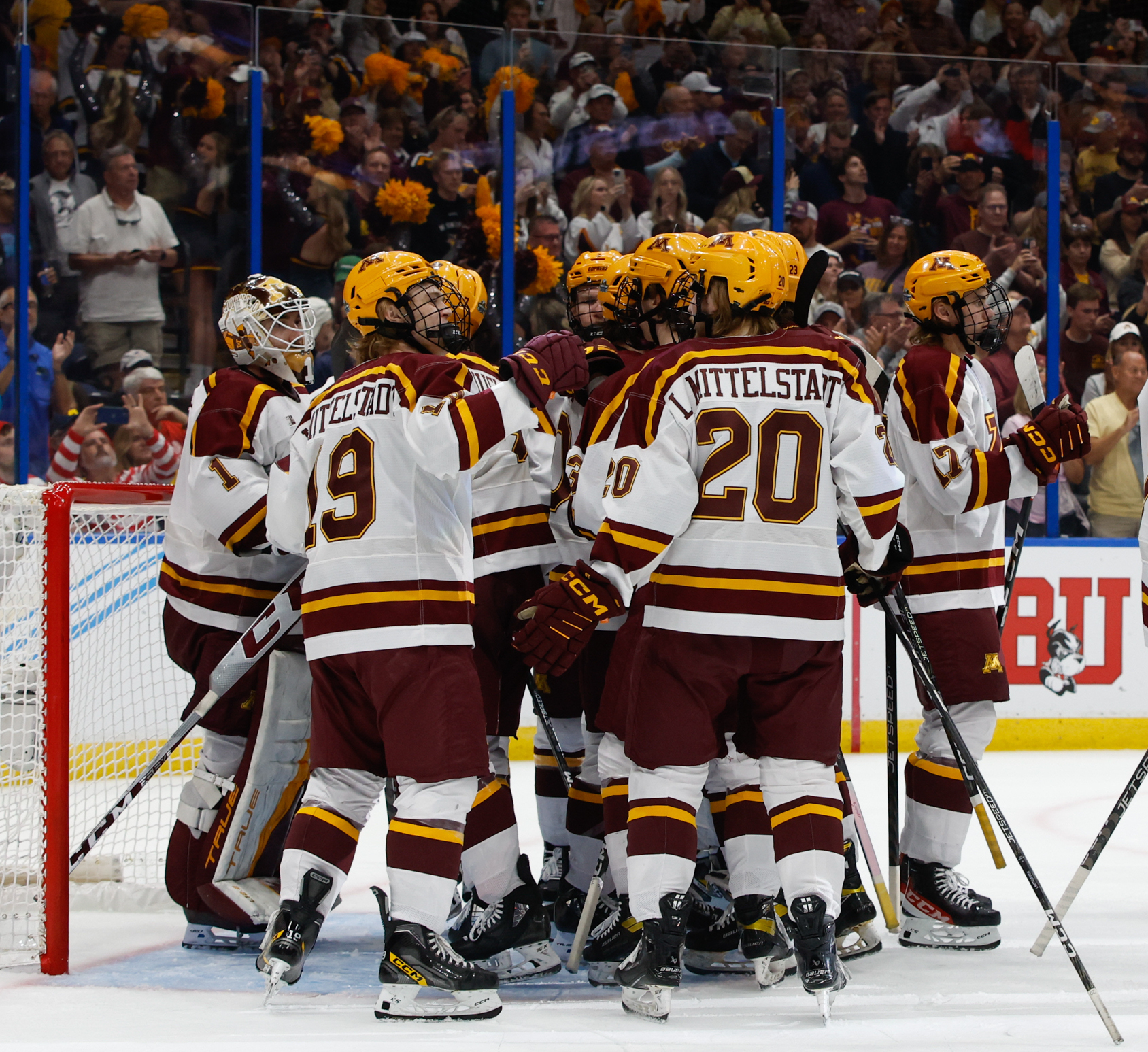 Highlight: Minnesota's John Mittelstadt gives Gophers 1-0 first period lead