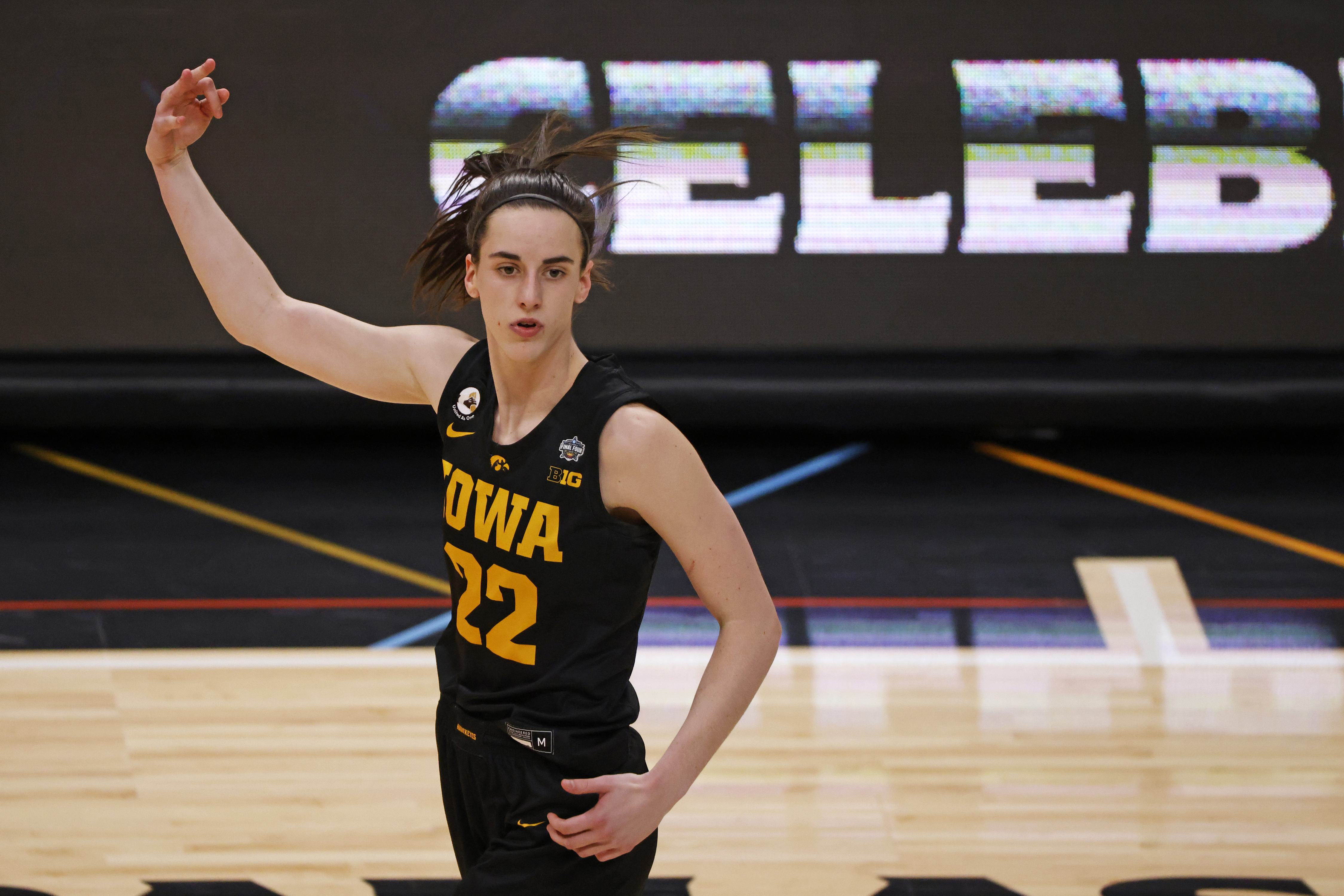 CAITLIN CLARK EARLY TRIPLE GIVES IOWA THE LEAD