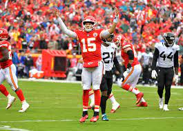 Chiefs Wire Podcast: Chiefs seeking consecutive home wins vs. Jaguars | 11-10-22