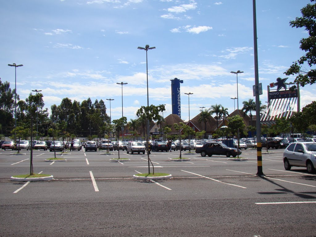 Você sabia que pode ser multado se infligir regras de trânsito nos estacionamentos de shoppings?