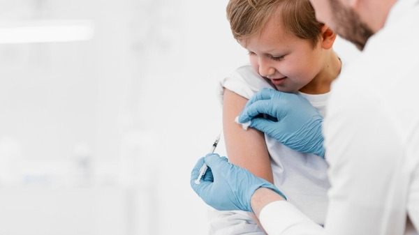 Sociedade de Pediatria de São Paulo lança campanha 'Abril Azul', sobre a importância da vacinação