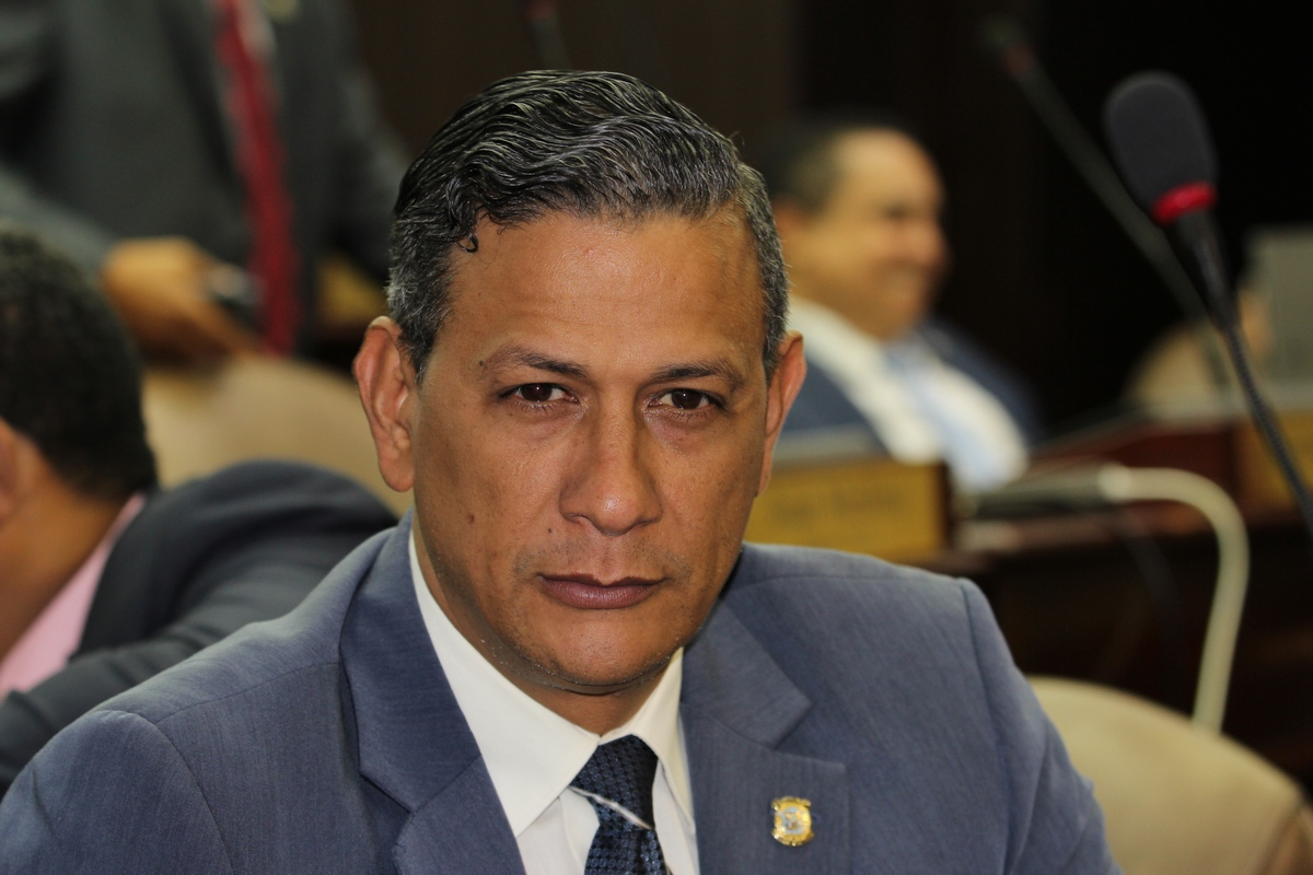 Robinson Díaz dice deben investigarse fondos que manejó Maldonado en la CD