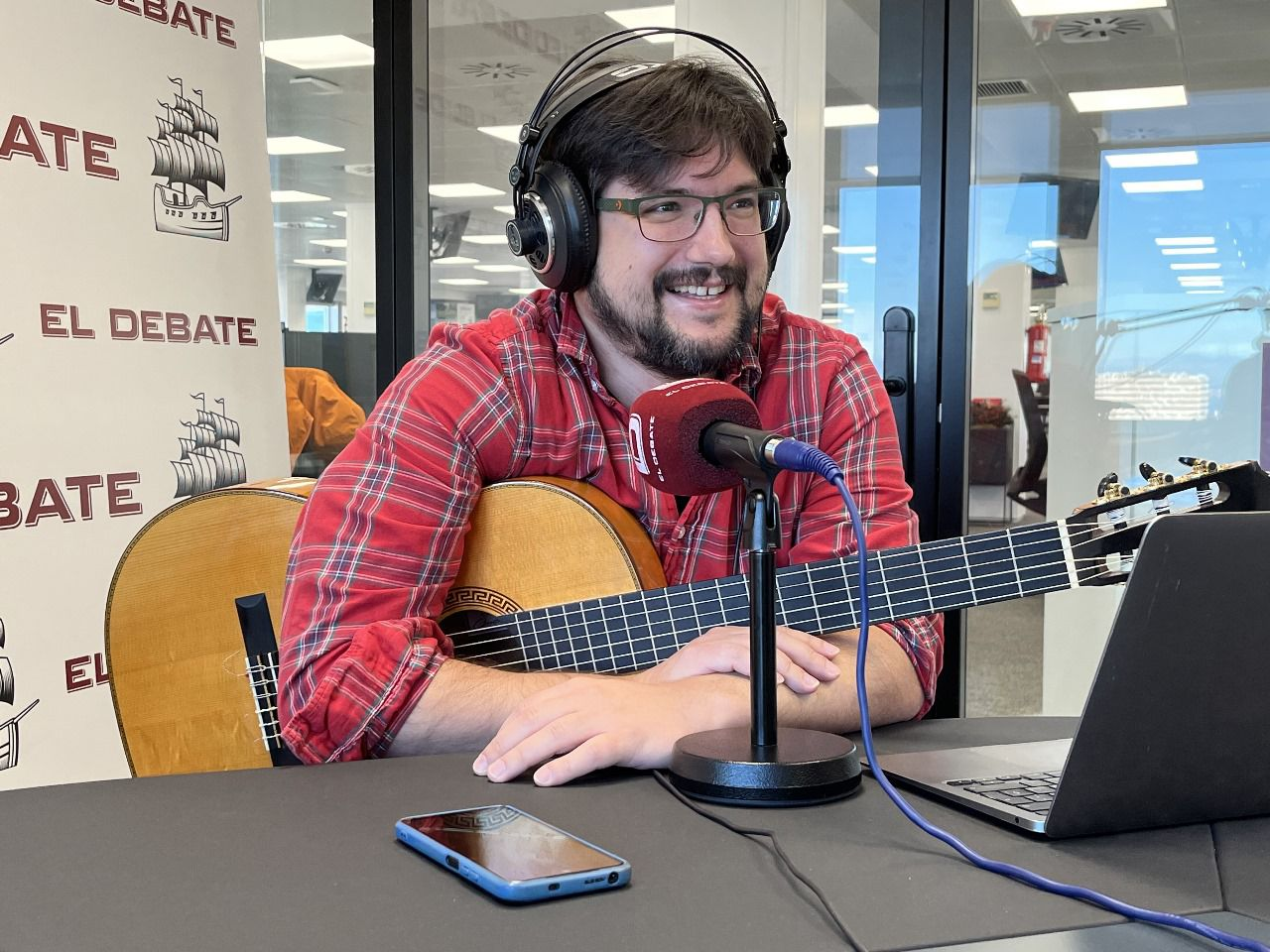 Alberto Viña: la guitarra uruguaya del tango madrileño