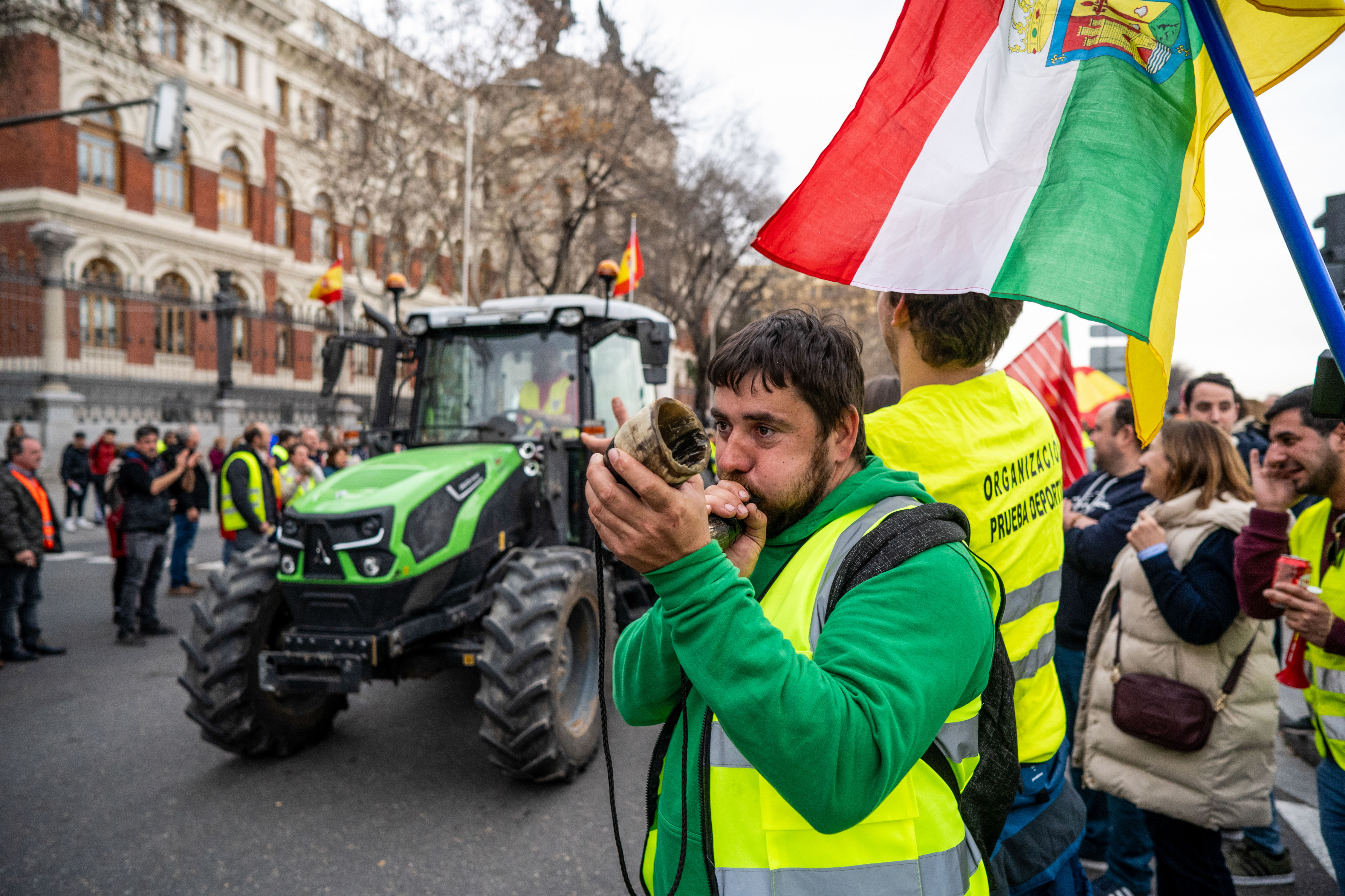 Diez heridos, restricciones de tractores y protestas frente al Ministerio de Agricultura en Las Claves del Día de El Debate