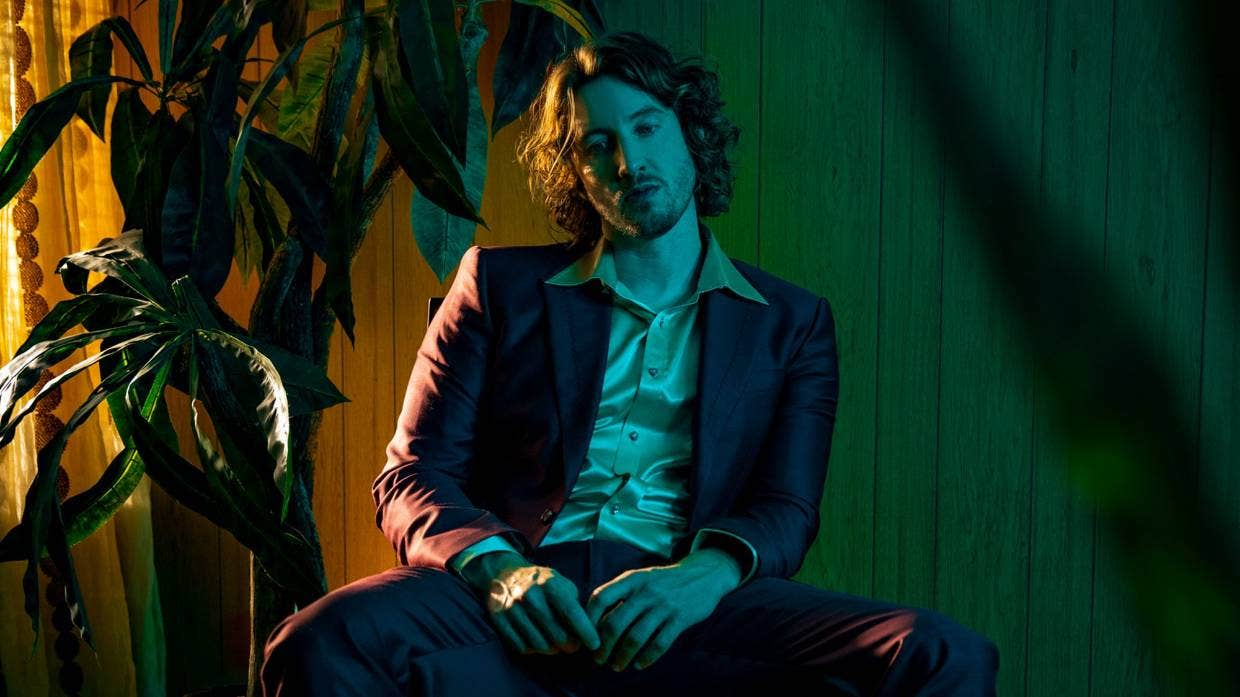 Dean Lewis Interview + He Plays Viral Game Heardle