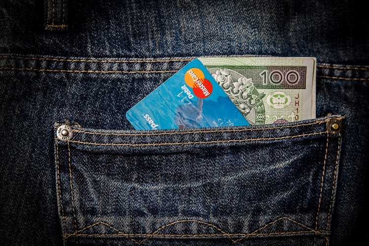 Cartão de crédito: como viajar mais e economizar