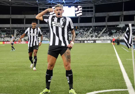 Tiquinho Soares desfalca Botafogo em clássico contra o Flamengo