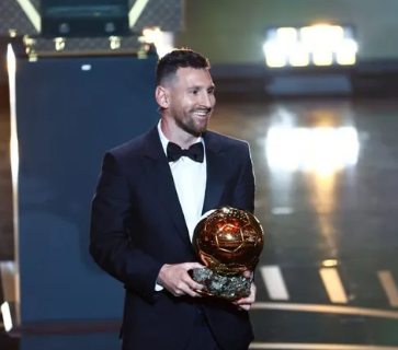 Messi leva sua oitava Bola de Ouro