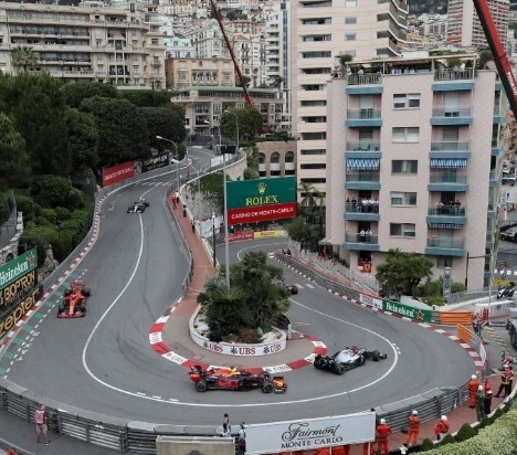 Verstappen escapa do caos da chuva e garante vitória no GP de Mônaco