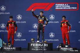 Verstappen vence o GP de Miami e se aproxima de Leclerc no mundial de pilotos