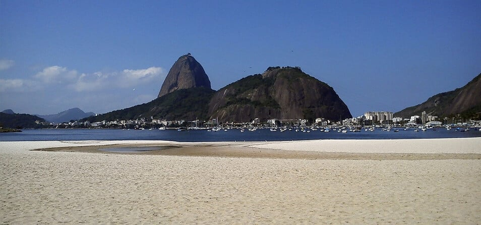 Praia de Botafogo vai receber residencial depois de 50 anos. Confira os detalhes na entrevista com Carolina Lindner, diretora Comercial da Performance Empreendimentos.