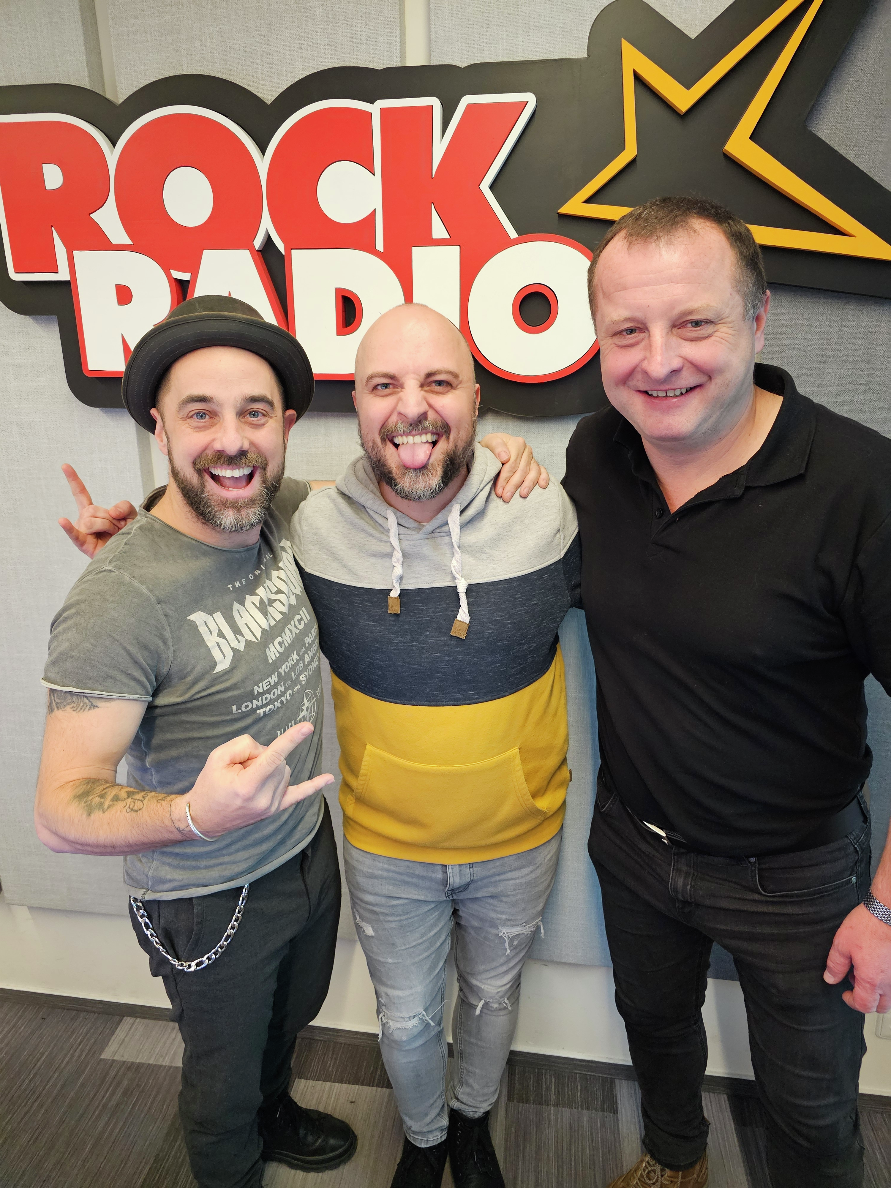 ROCK RADIO HVEZDNY HOST:  Luboš Suchánek (Komunál) a Petr Kutheil (Motorband)