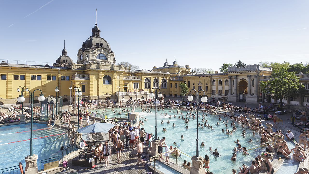 Auction houses, Hungarian spas and being a flâneuse