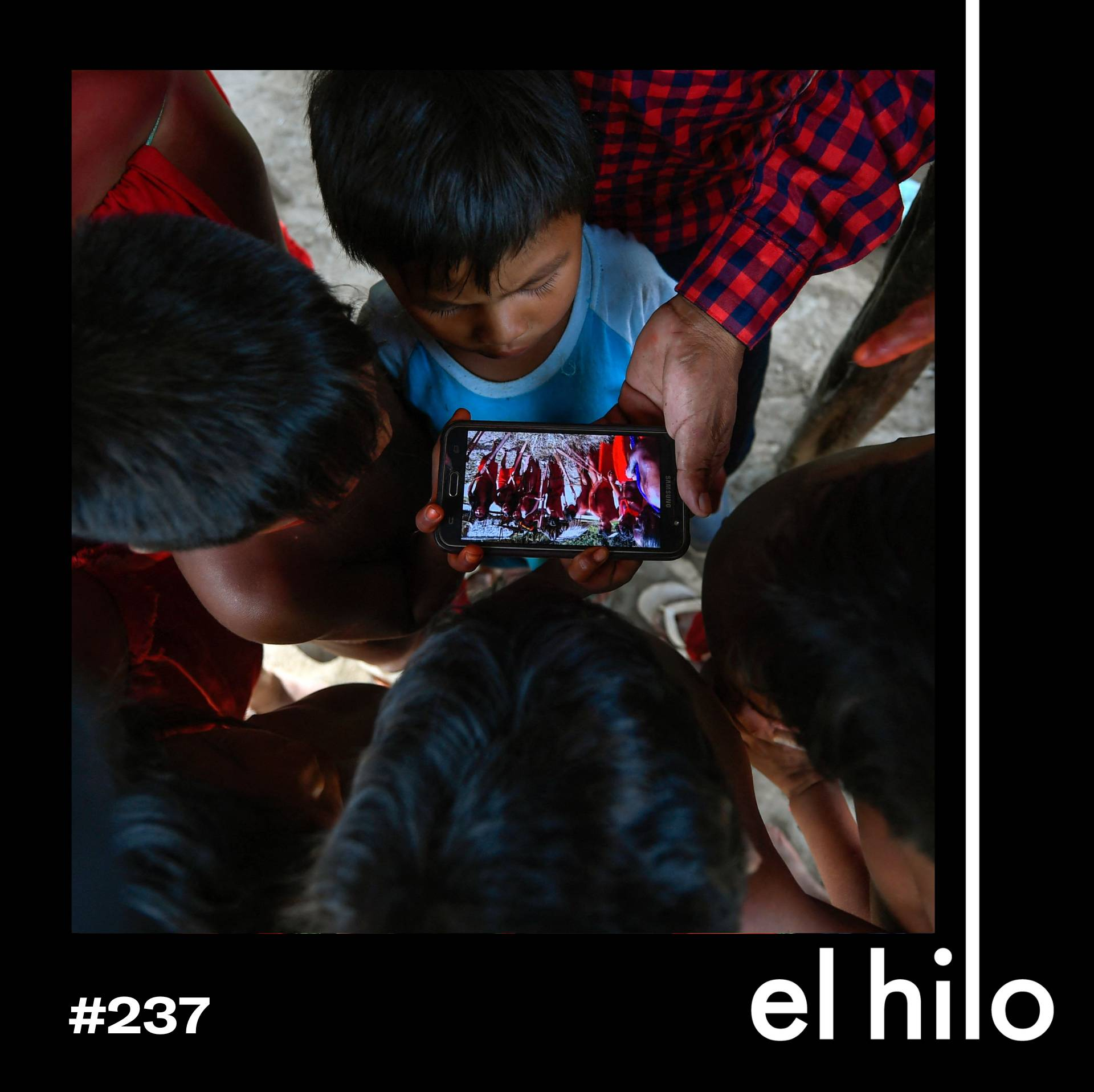 Brasil: los celulares y la disputa por la atención de los niños  - podcast episode cover